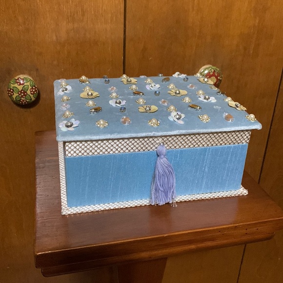 DAISY FUENTES - Gorgeous Blue Jeweled Jewelry Box - Picture 1 of 16
